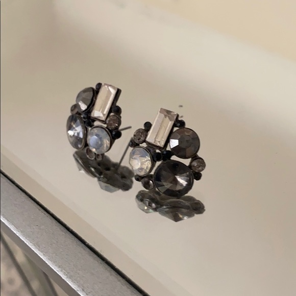 Jeweled cluster earrings - Picture 4 of 11